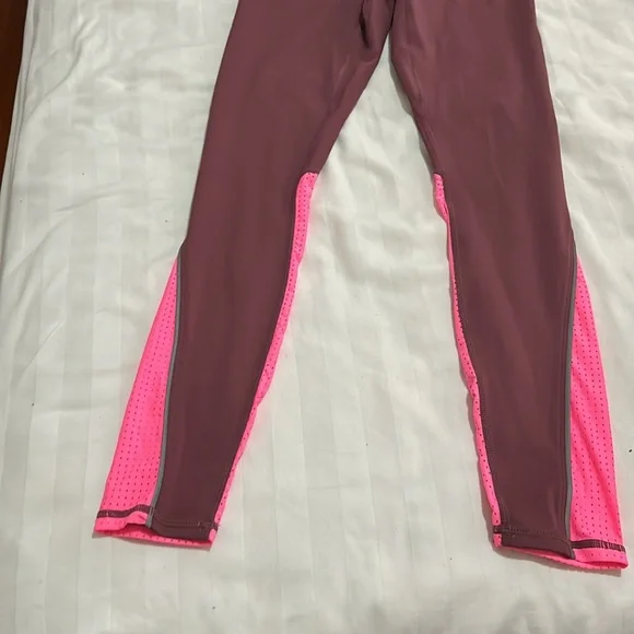 Dark pink and neon Fabletics leggings - Picture 10 of 13